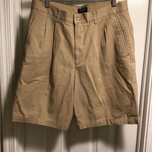 NWT Dockers washed pleated relaxed fit Khaki shorts sz.32 - Picture 3 of 6